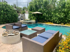 2 bedroom house with pool and jacuzzi